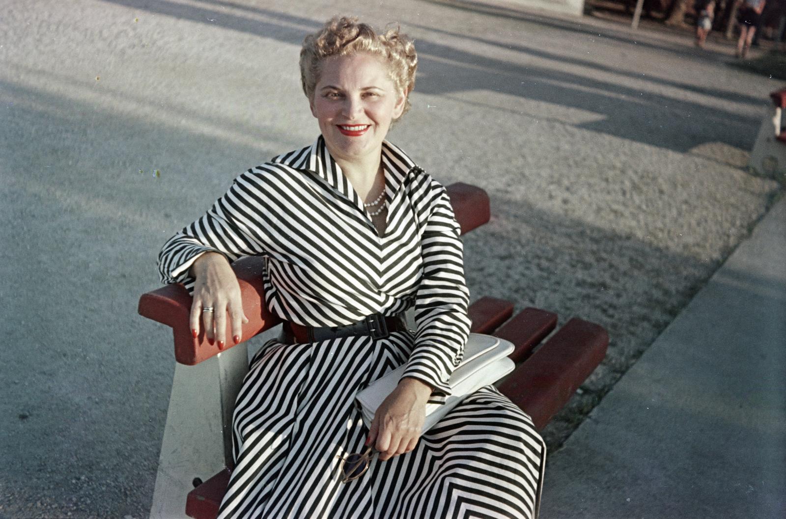1955, Gara család, bench, colorful, smile, hairdo, striped dress, Fortepan #285441