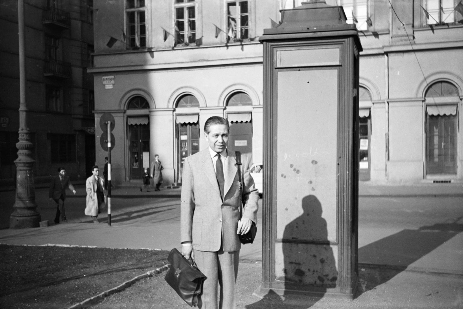 Hungary, Budapest V., Fővám (Dimitrov) tér, bal szélen a Só utca., 1958, Gara Andor, Budapest, Fortepan #285457