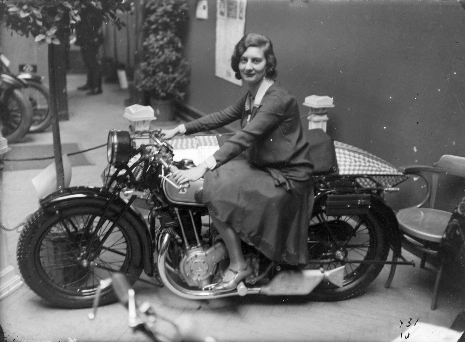 1931, Fábián Sámuel, portrait, German brand, motorcycle, woman, exhibition, D-Rad-brand, girls'n'cars, Fortepan #28547