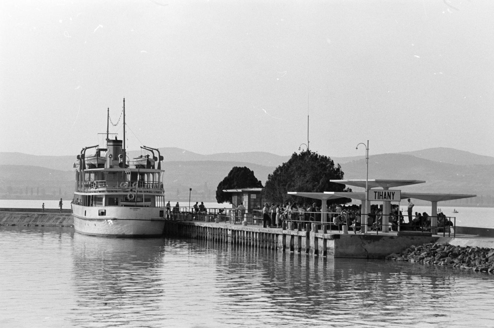 Hungary,Lake Balaton, Tihany, hajóállomás., 1960, Gara Andor, port, Fortepan #285518