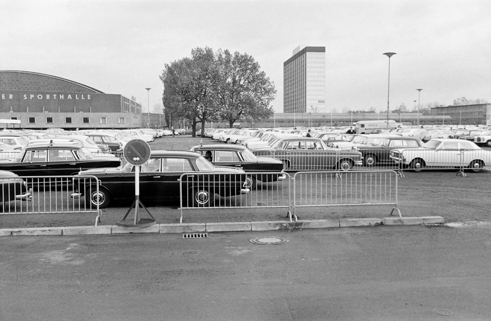 Germany, Köln, vásárváros., 1963, Gara Andor, car park, Fortepan #285627
