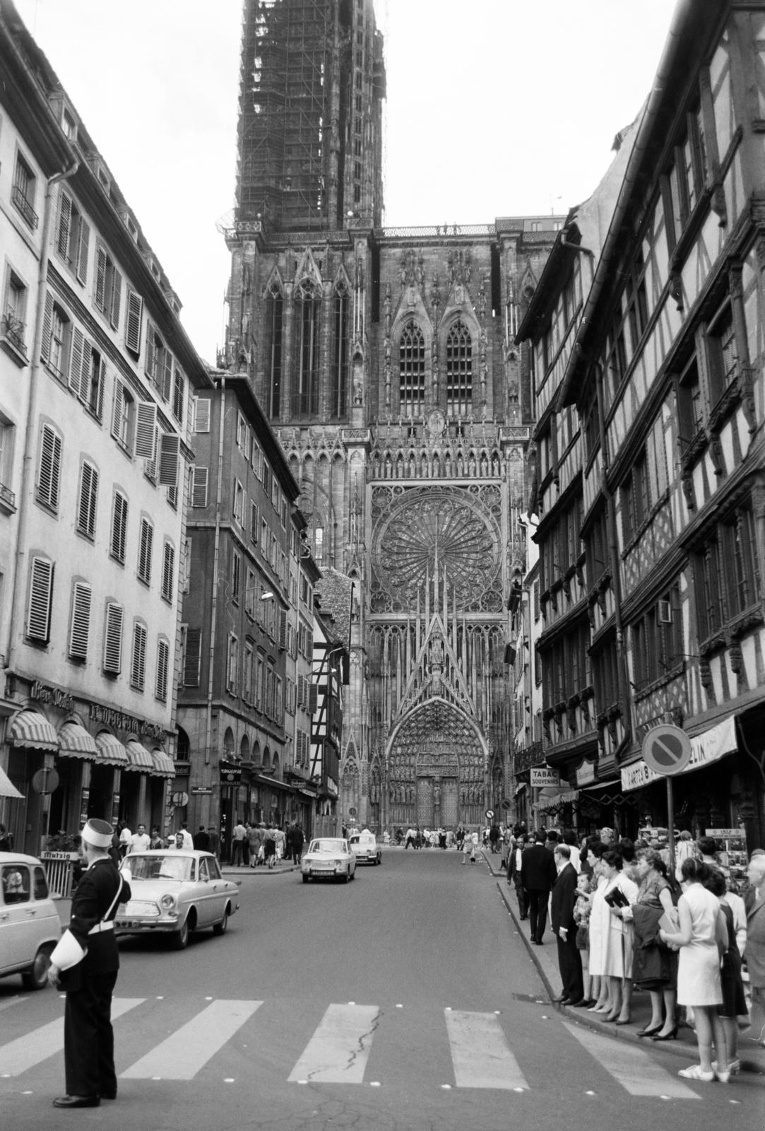 Franciaország, Strasbourg, Rue Mercière, szemben a Katedrális., 1969, Gara Andor, Fortepan #285657