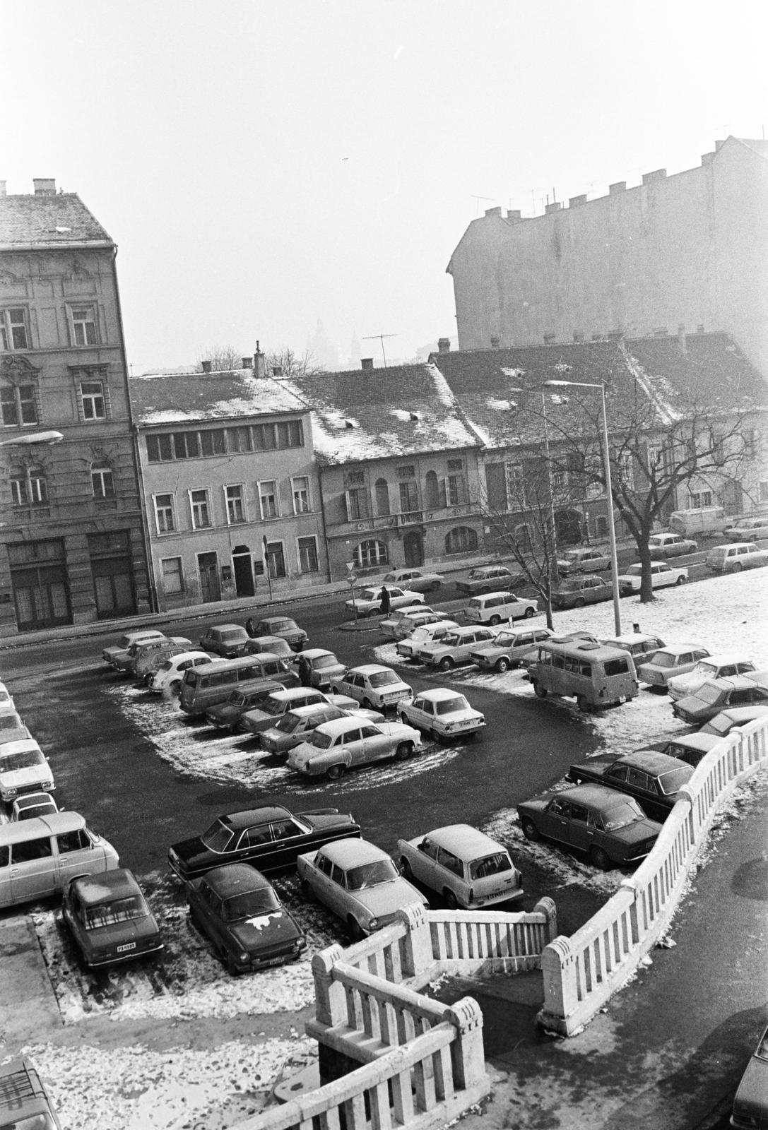 Hungary, Budapest I., Corvin tér, kilátás az Iskola utca 2-es számú házból., 1980, Gara Andor, Budapest, Fortepan #285708