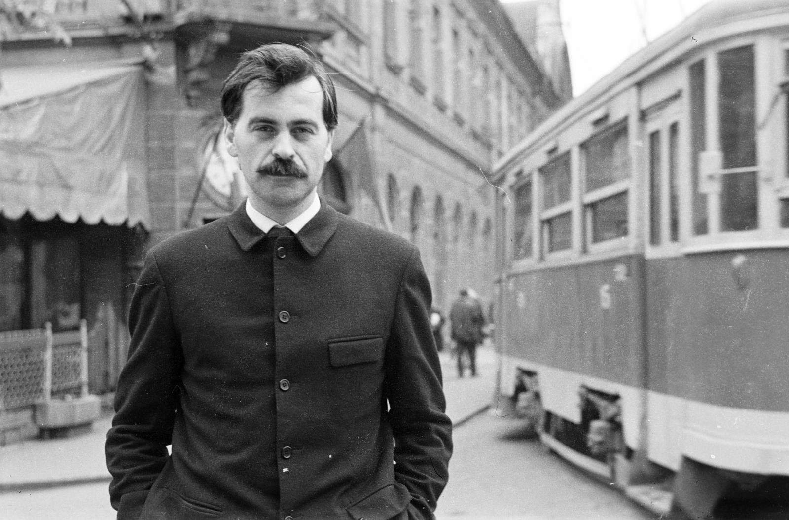 Románia,Erdély, Nagyvárad, Rimanóczy Kálmán utca (Strada Iosif Vulcan), a háttérben jobbra szemben a Rákóczi út (Calea Republicii). Katona Tamás történész., 1973, Gara Andor, Fortepan #285709