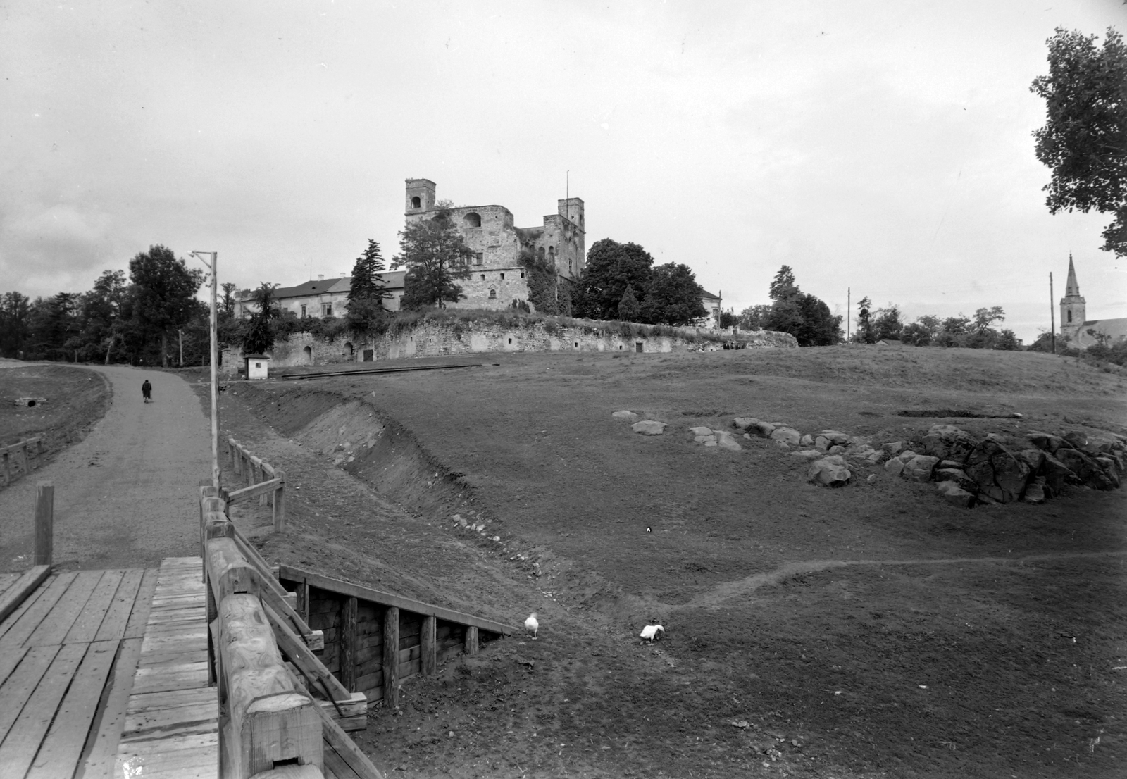 Hungary, Sárospatak, Rákóczi vár, balra a Bodrog hídra vezető út., 1959, Építésügyi Dokumentációs és Információs Központ, VÁTI, museum, castle, Fortepan #28572