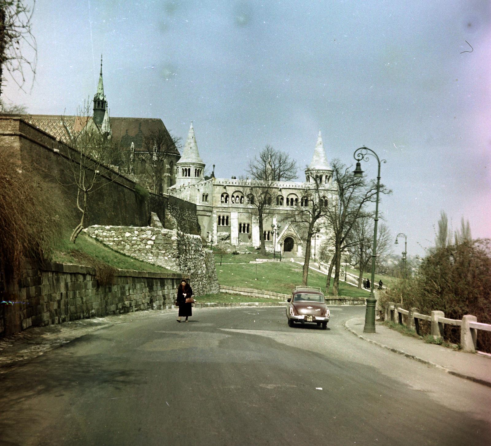 Hungary, Budapest I., Hunyadi János út, szemben balra fent a Mátyás-templom és ettől jobbra a Halászbástya., 1957, Gara Andor, number plate, Budapest, Frigyes Schulek-design, ridge turret, colorful, Fortepan #285780