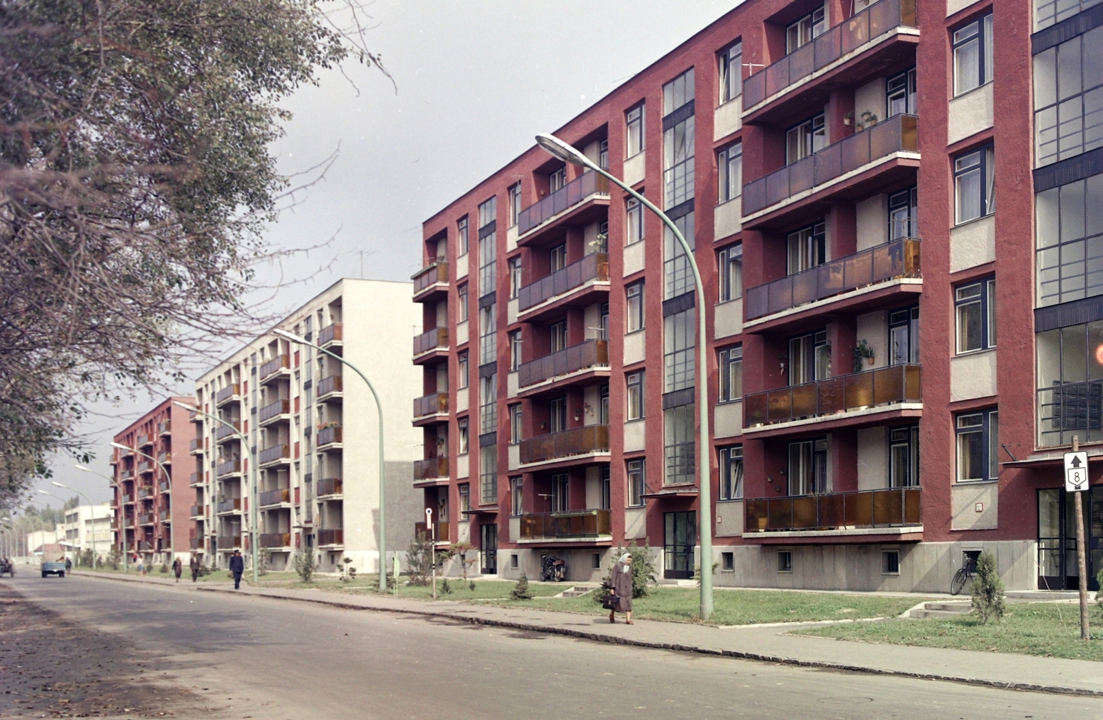 Hungary, Székesfehérvár, Szabadságharcos út, Ybl lakótelep., 1966, Építésügyi Dokumentációs és Információs Központ, VÁTI, colorful, street view, Fortepan #28585
