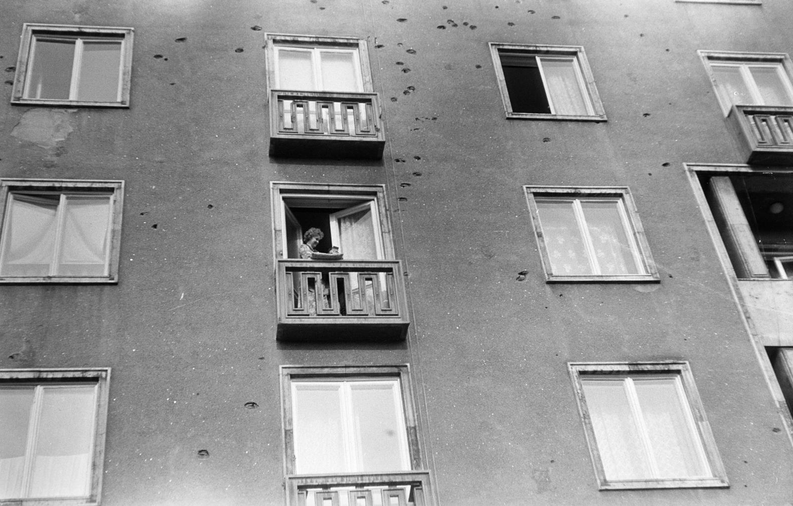 Hungary, Budapest V., a Balaton (Pálffy György) utca - Honvéd utca - Honvéd (Néphadsereg) tér - Szemere utca által határolt háztömb., 1962, Garaczi László, Budapest, slanted, bullet hole, Fortepan #286006