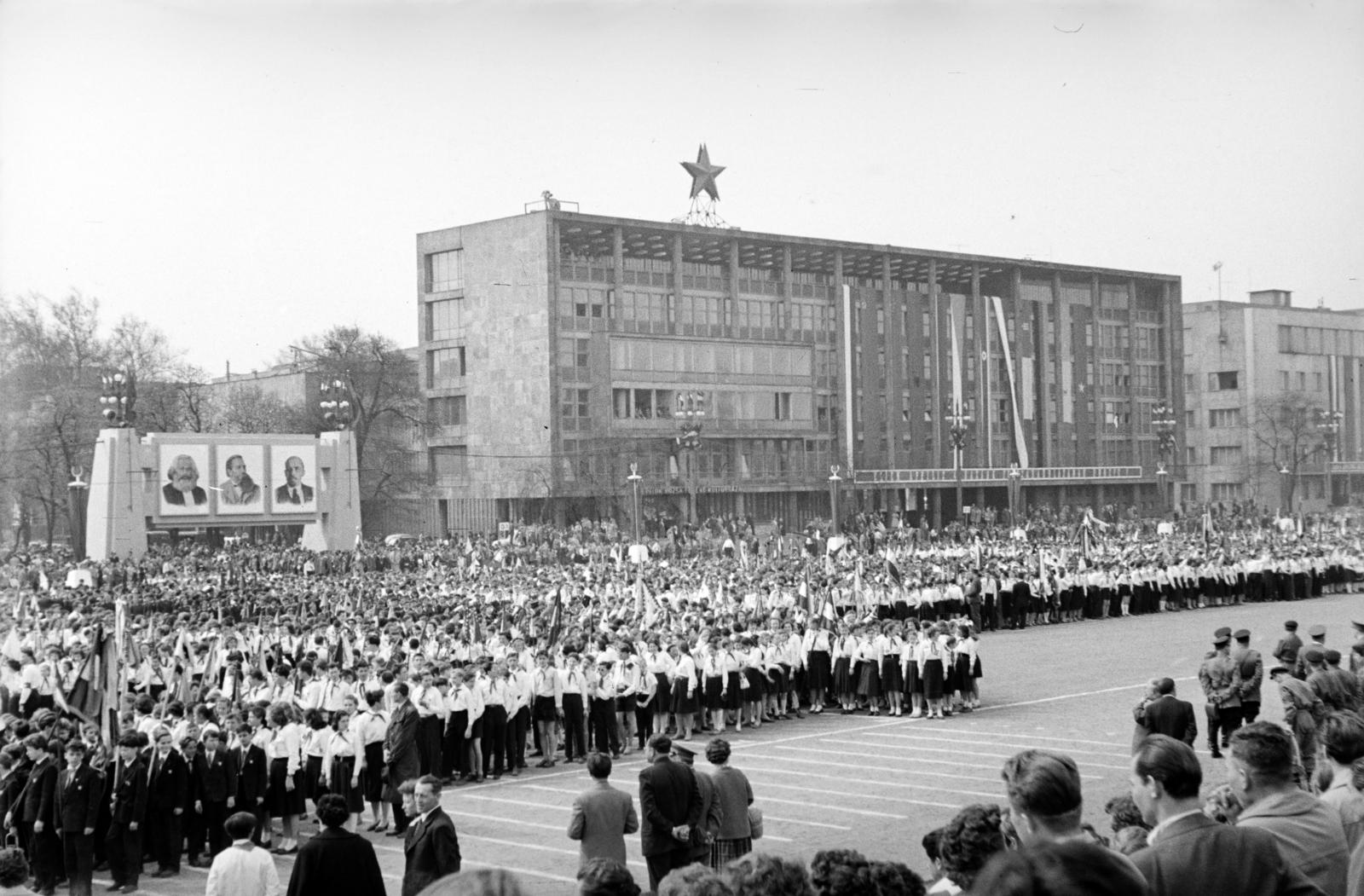 Magyarország, Budapest XIV., Ötvenhatosok tere (Felvonulási tér), magyar úttörők II. országos találkozója., 1959, Garaczi László, Budapest, Fortepan #286029