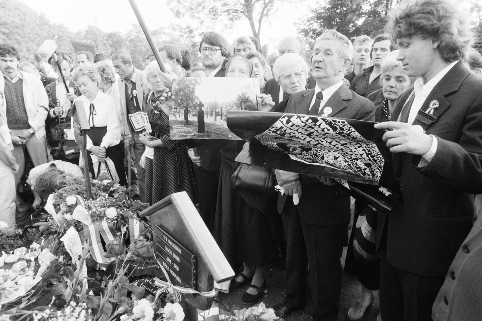 Hungary, Budapest X., Új Köztemető, 301-es parcella 1989. június 16-án, Nagy Imre és mártírtársai újratemetésekor., 1989, Horváth Péter, Budapest, Fortepan #286059