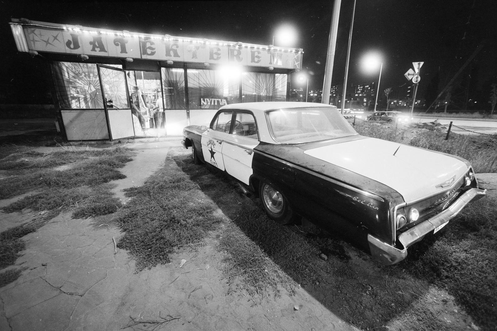 Hungary, Budapest X., Gyömrői út, a keresztbe húzódó Sibrik Miklós út mögött a Kőbánya Újhegyi lakótelep fényei látszanak., 1983, Horváth Péter, Budapest, Fortepan #286079