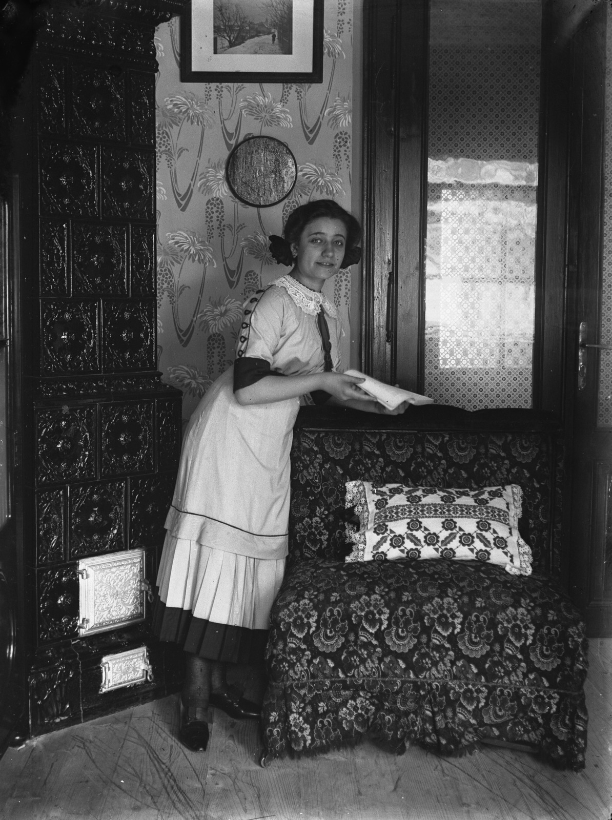 1916, Fortepan, portrait, tile stove, interior, woman, lace collar, Fortepan #2861