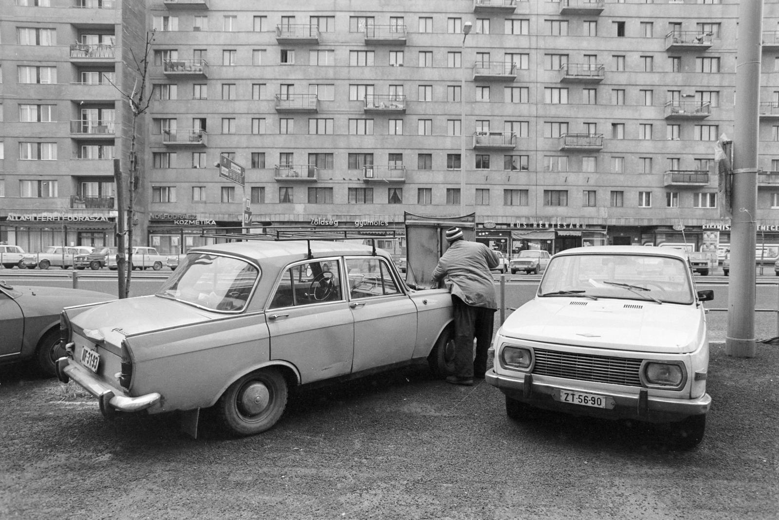 Magyarország, Budapest XIII., Váci út, a felvétel a Frangepán utca közelében készült, szemben a Dagály utca sarkán álló, Váci út 136/c-138/c számú épület látható., 1986, Horváth Péter, rendszám, Budapest, Wartburg 353, Moszkvics-márka, Fortepan #286138