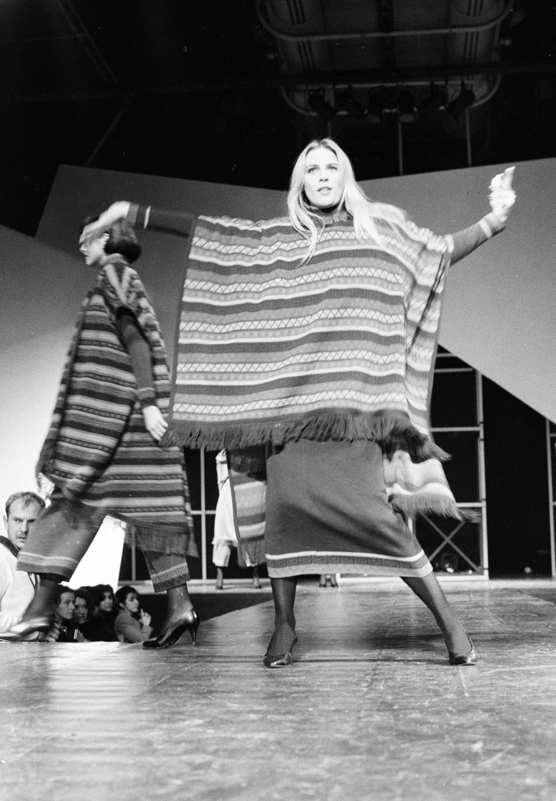 1988, Horváth Péter, fashion show, striped dress, Fortepan #286147