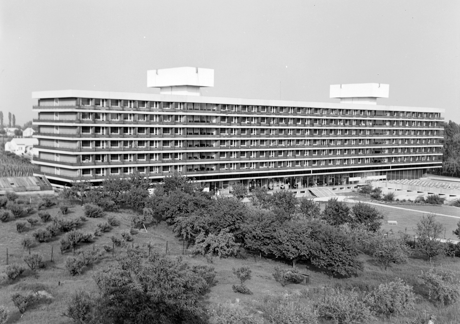 Hungary, Balatonfüred, Hotel Annabella az Erkel Ferenc utca felől., 1975, Építésügyi Dokumentációs és Információs Központ, VÁTI, hotel, Fortepan #28617