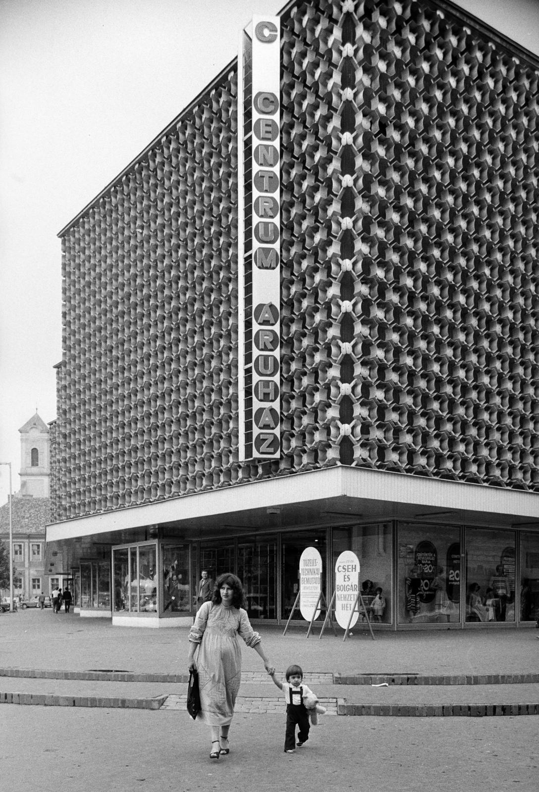 Magyarország, Kecskemét, Nagykőrösi utca 4., Centrum Áruház., 1987, Horváth Péter, áruház, Fortepan #286173