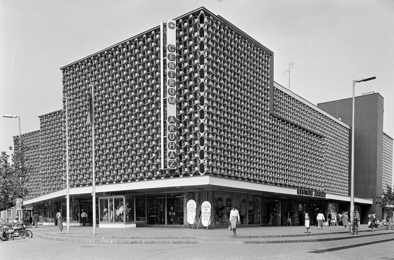 Magyarország, Kecskemét, Nagykőrösi utca 4., Centrum Áruház., 1987, Horváth Péter, áruház, Fortepan #286174