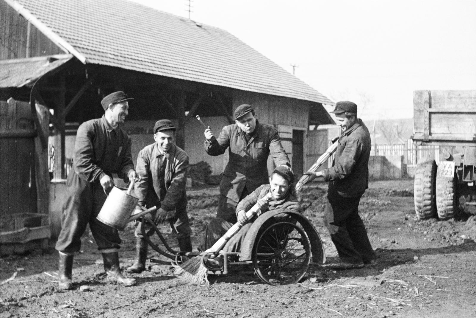 Hungary, Miskolc, Győri kapu, a felvétel a Magyar Gyárépítő Nemzeti Vállalat telephelyén készült., 1950, Kieselbach Tamás, Fortepan #286247