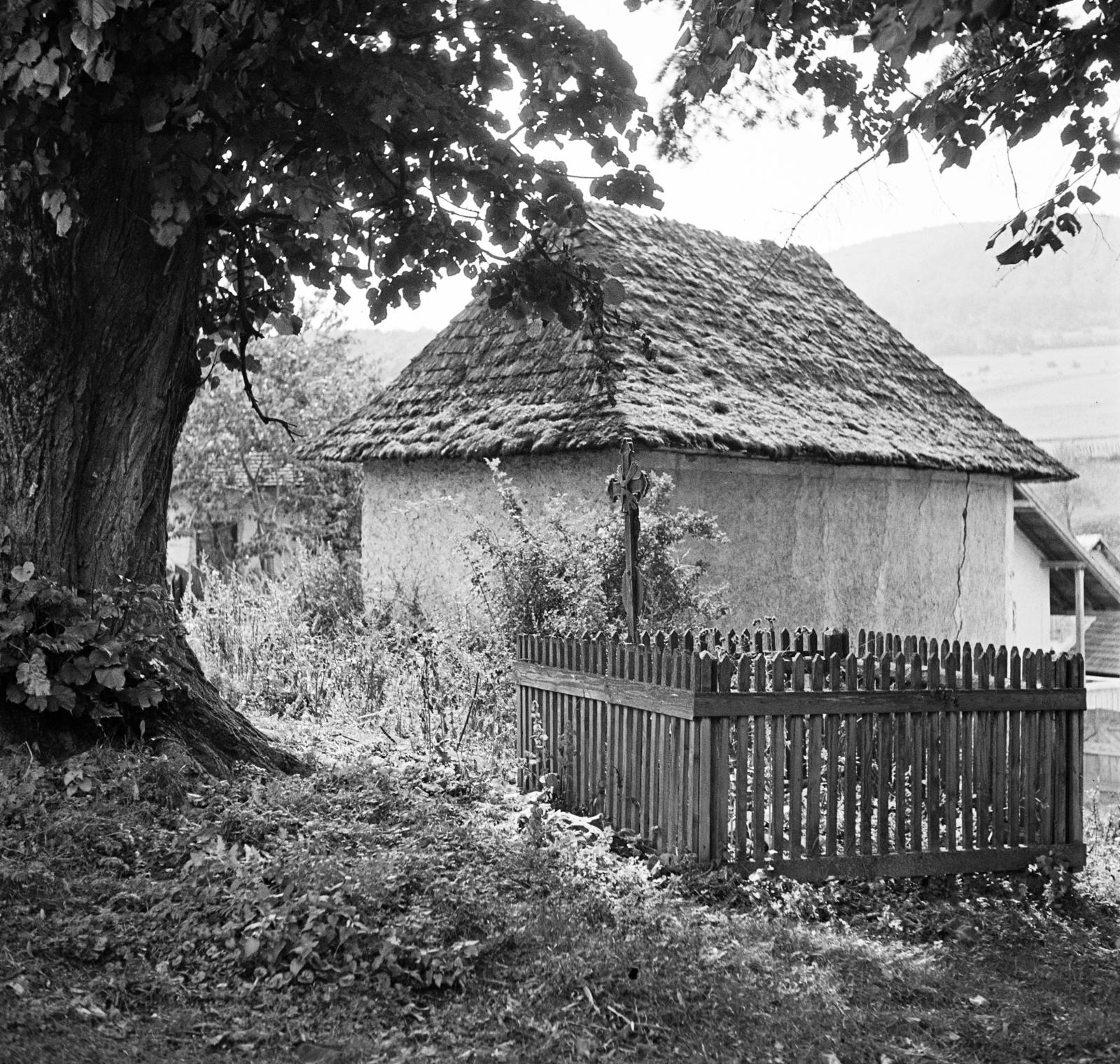 1933, Kieselbach Tamás, kereszt_jelkép, népi építészet, léckerítés, Fortepan #286281