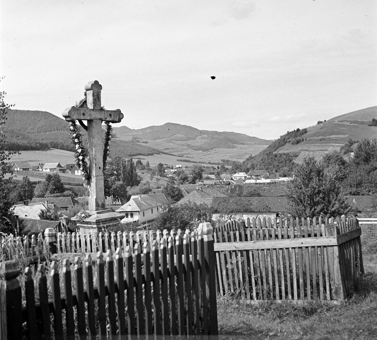 1933, Kieselbach Tamás, kereszt_jelkép, domboldal, Fortepan #286282