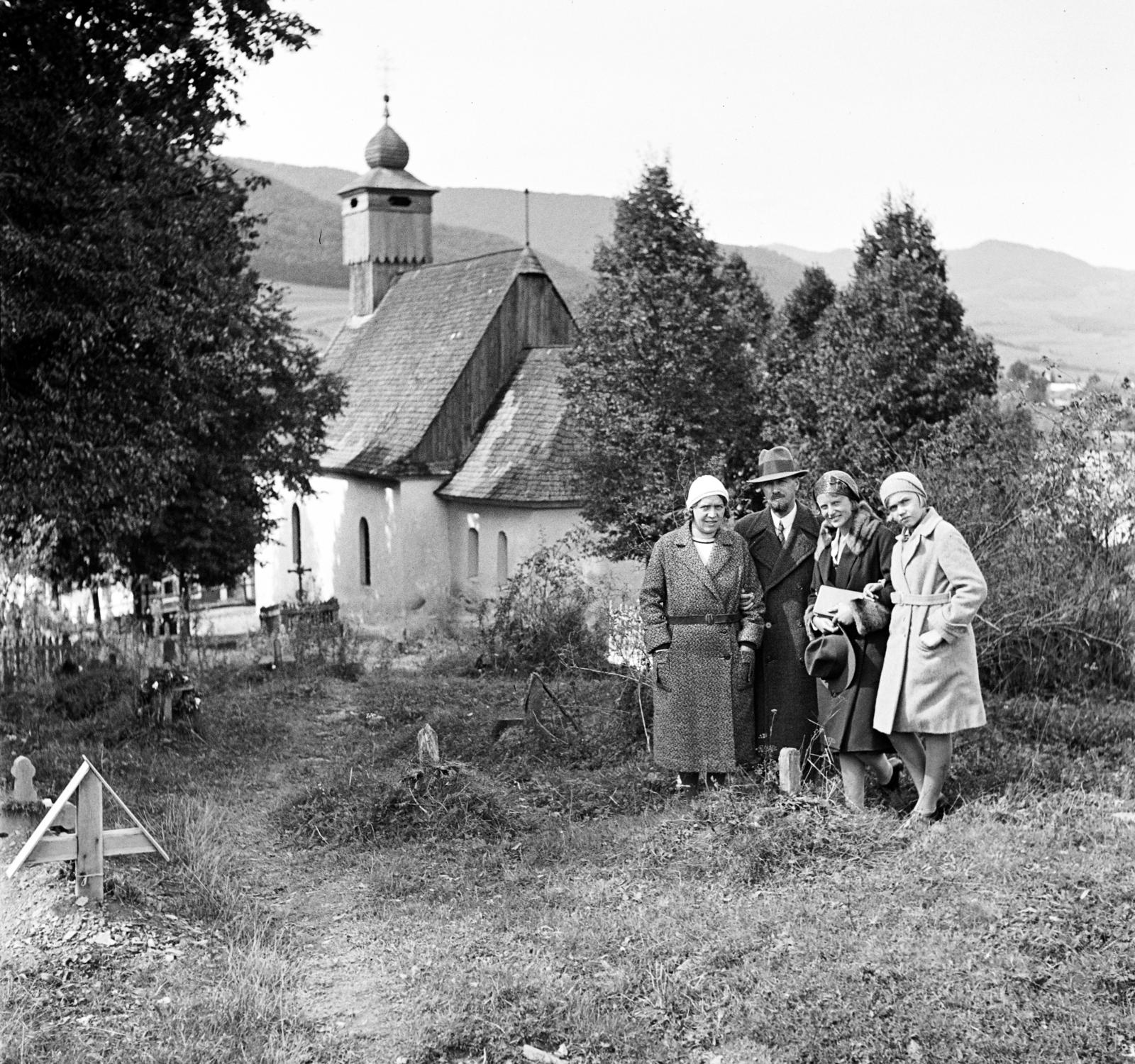 1933, Kieselbach Tamás, templom, család, népi építészet, temető, Fortepan #286283