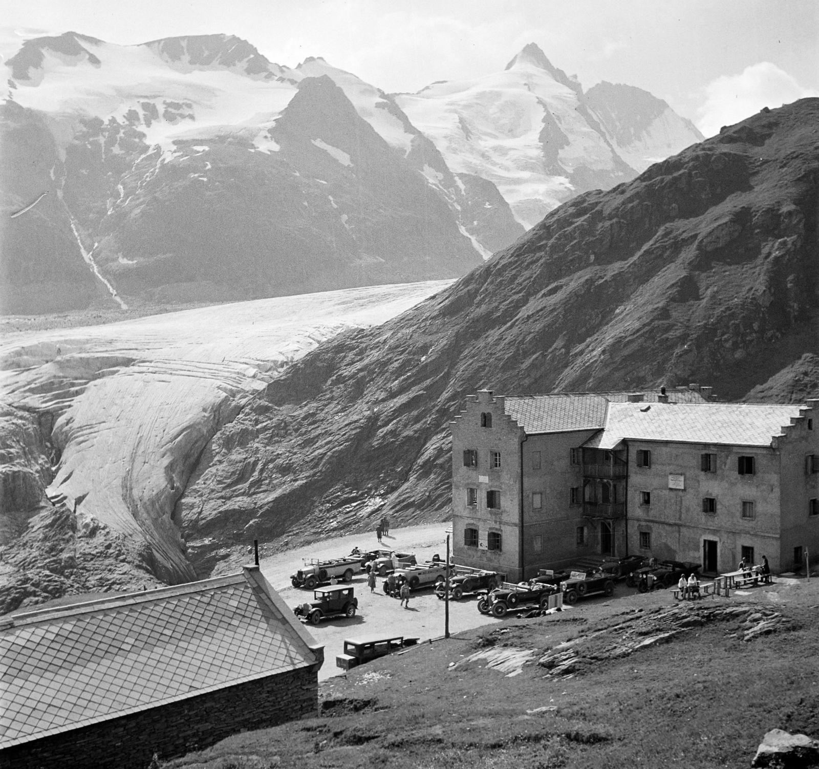 Ausztria, Heiligenblut am Glossglockner, Gletscherstraße, a Glocknerhaus a Pasterze gleccser mellett., 1933, Kieselbach Tamás, hegycsúcs, látkép, gleccser, Fortepan #286297