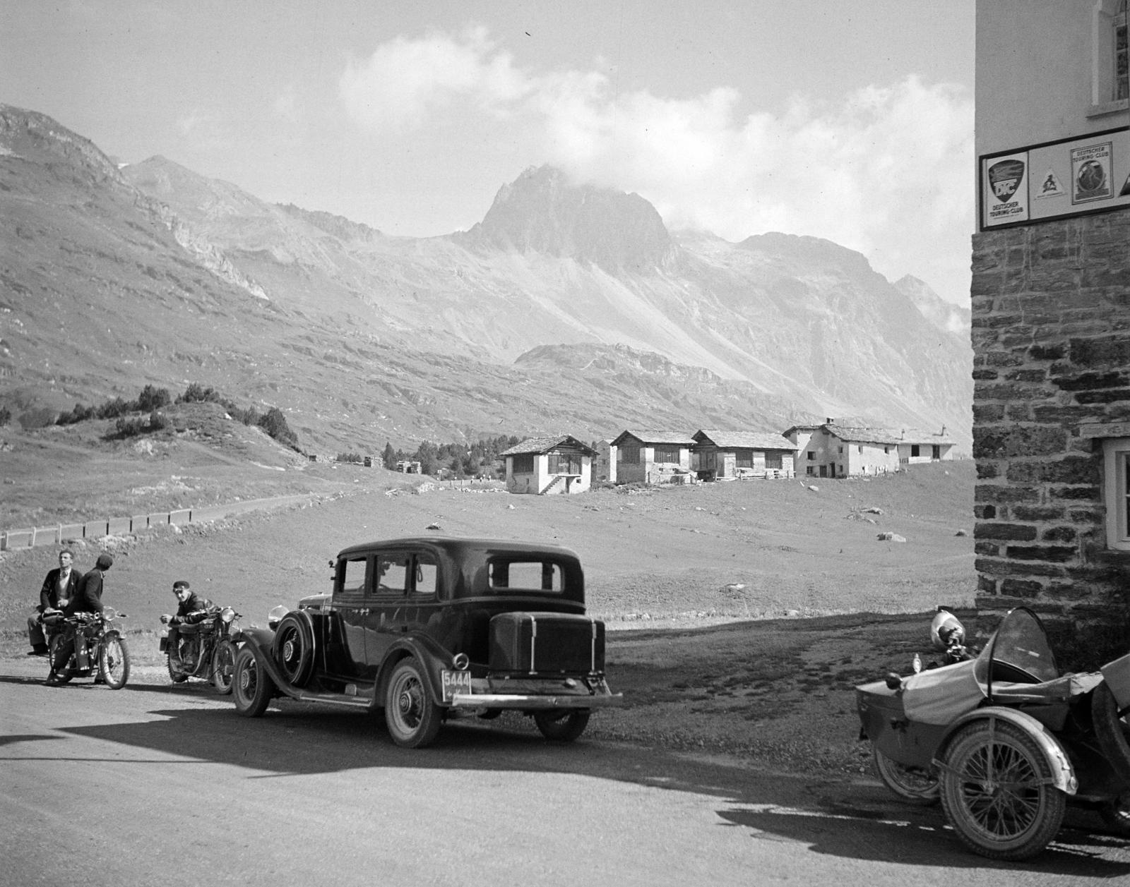 Svájc, Bregaglia, Maloja-hágó. A kép jobb szélén a mai Hotel Maloja Kulm szálloda sarka., 1933, Kieselbach Tamás, Fortepan #286313