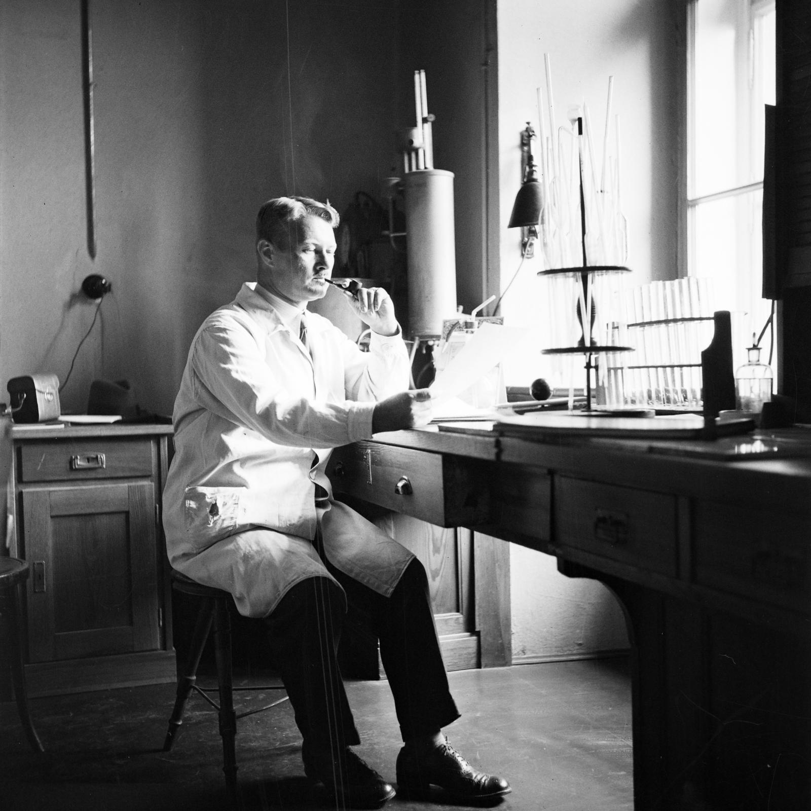 1934, Kieselbach Tamás, backlight, laboratory, Fortepan #286325