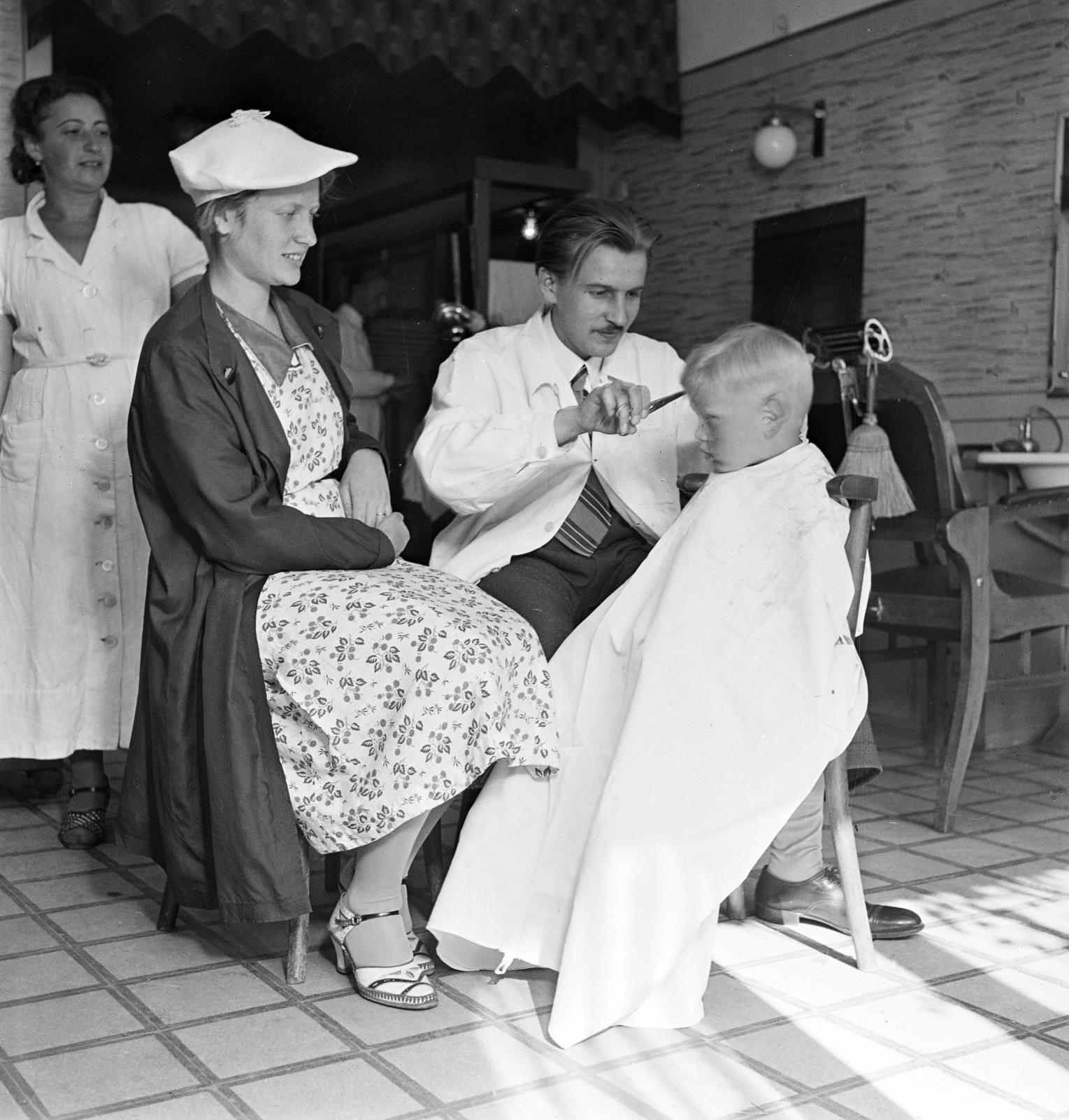 1937, Kieselbach Tamás, Best of, hat, man, kid, pair of scissors, hairdresser, cloak, raincoat, women, hairdresser, Fortepan #286340