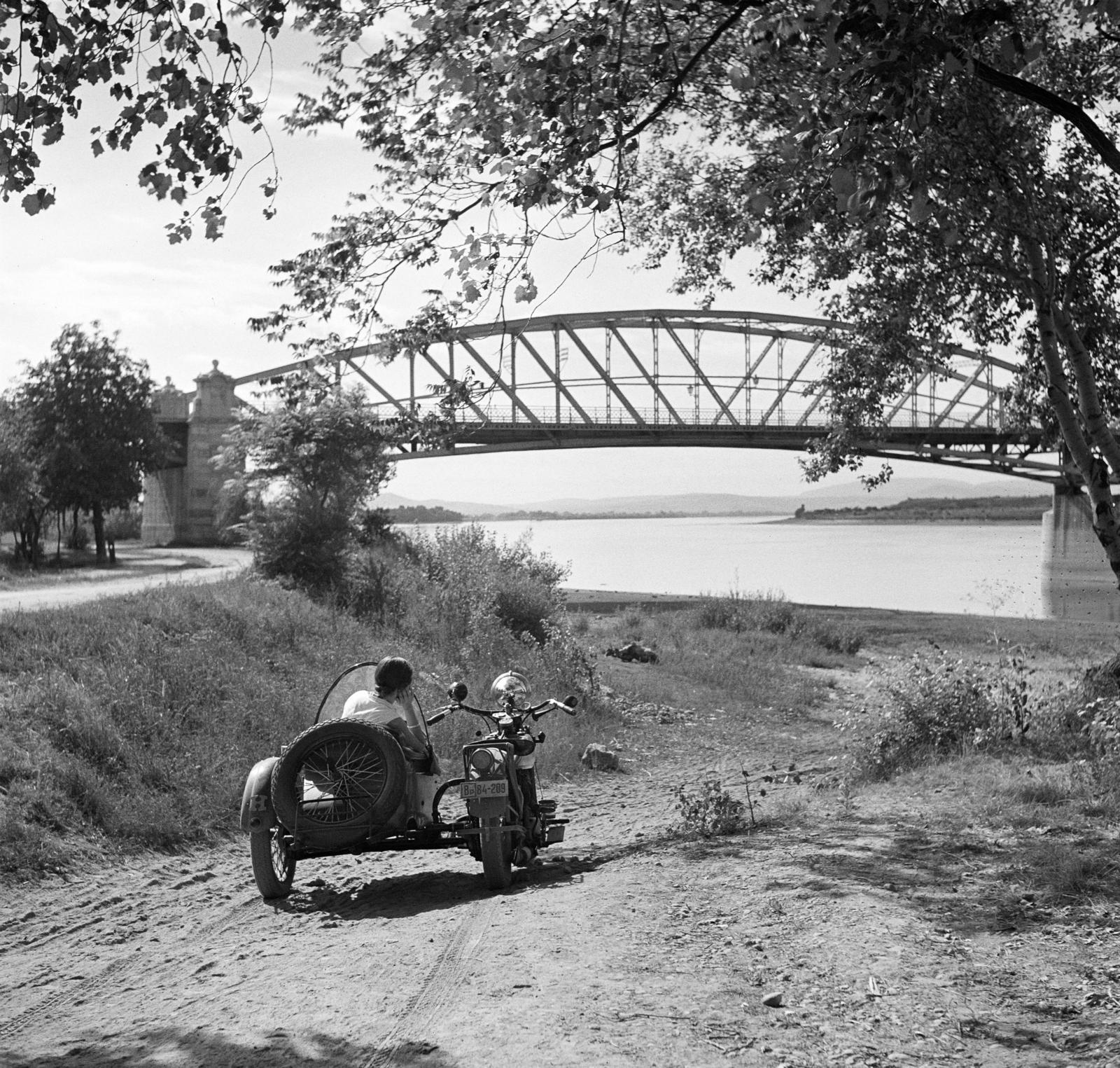 Hungary, Esztergom, Duna-part, a Mária Valéria híd., 1934, Kieselbach Tamás, motorcycle with sidecar, Fortepan #286381