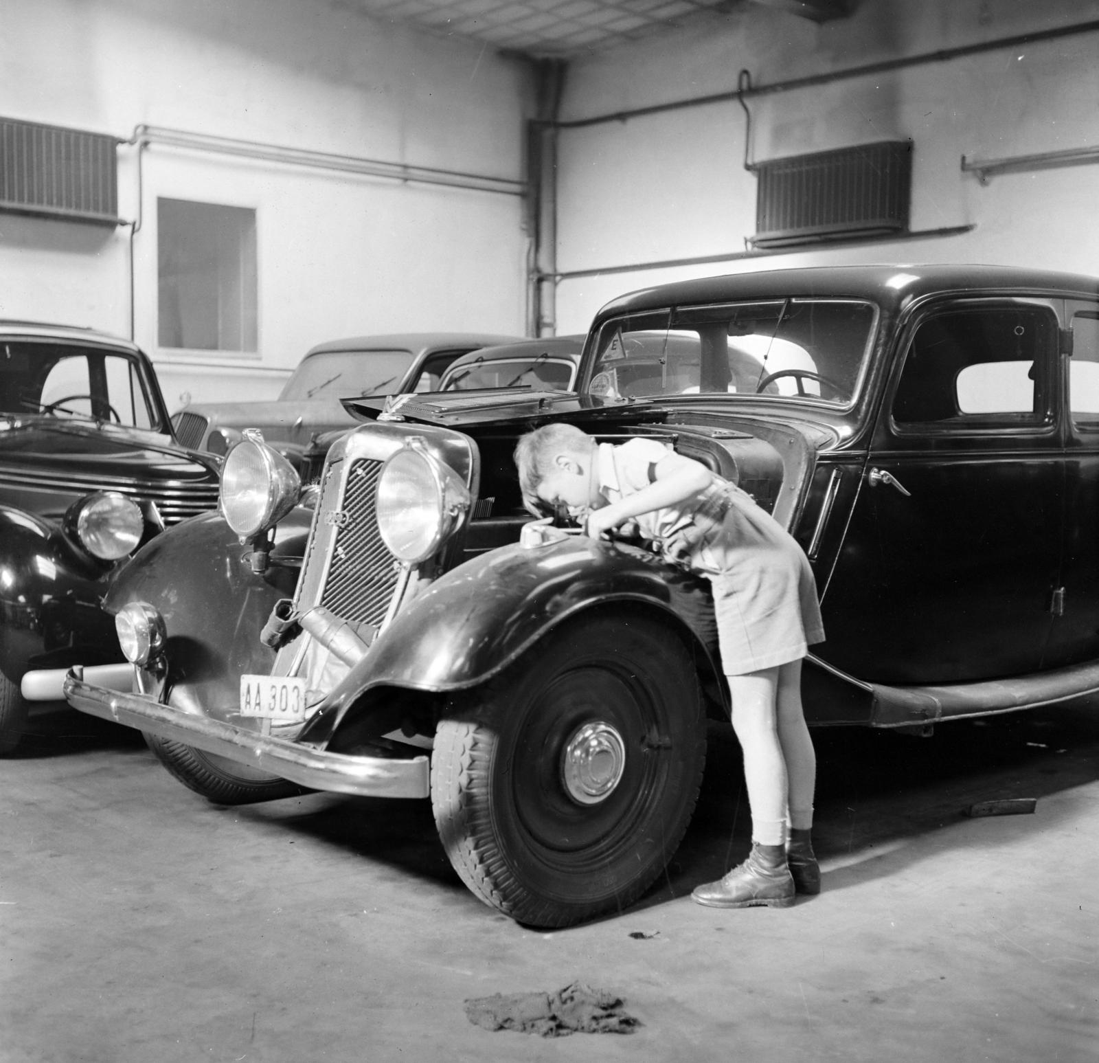 1939, Kieselbach Tamás, automobile, kid, curiosity, Fortepan #286407
