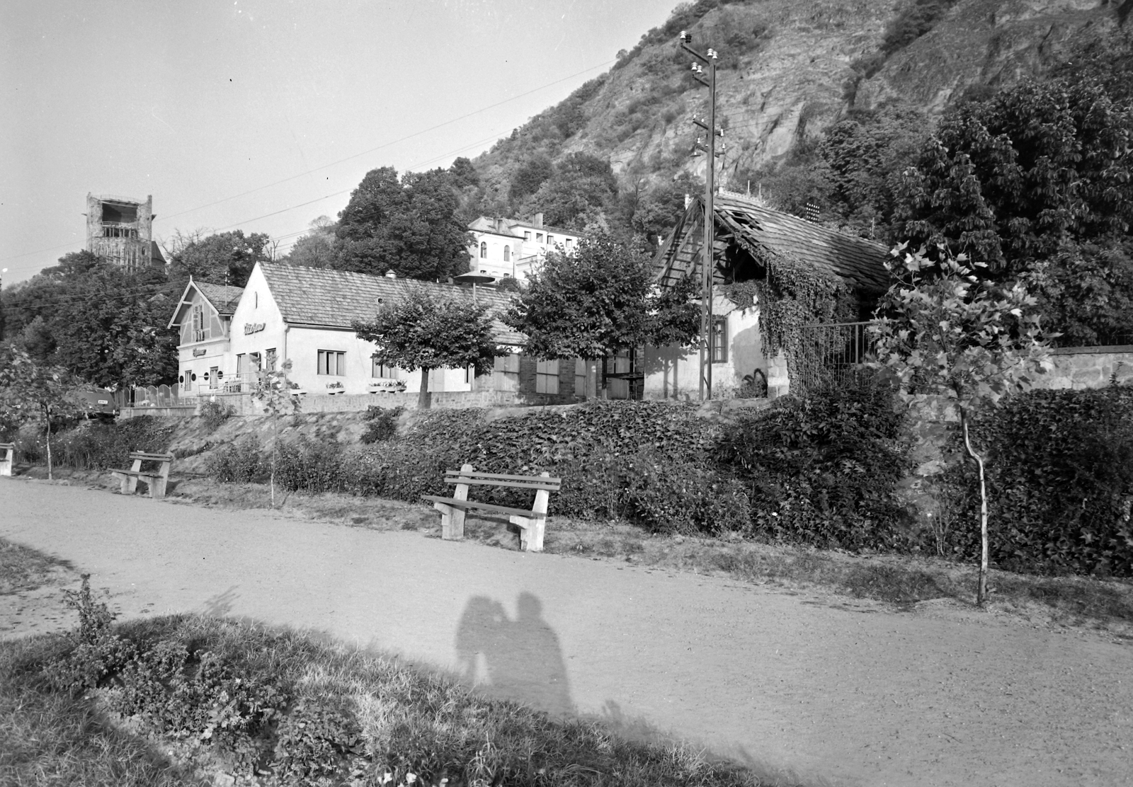 Hungary,Danube Bend, Visegrád, Duna-part, szemben az Alsóvár lakótoronya / Salamon-torony., 1965, Építésügyi Dokumentációs és Információs Központ, VÁTI, street view, Fortepan #28641