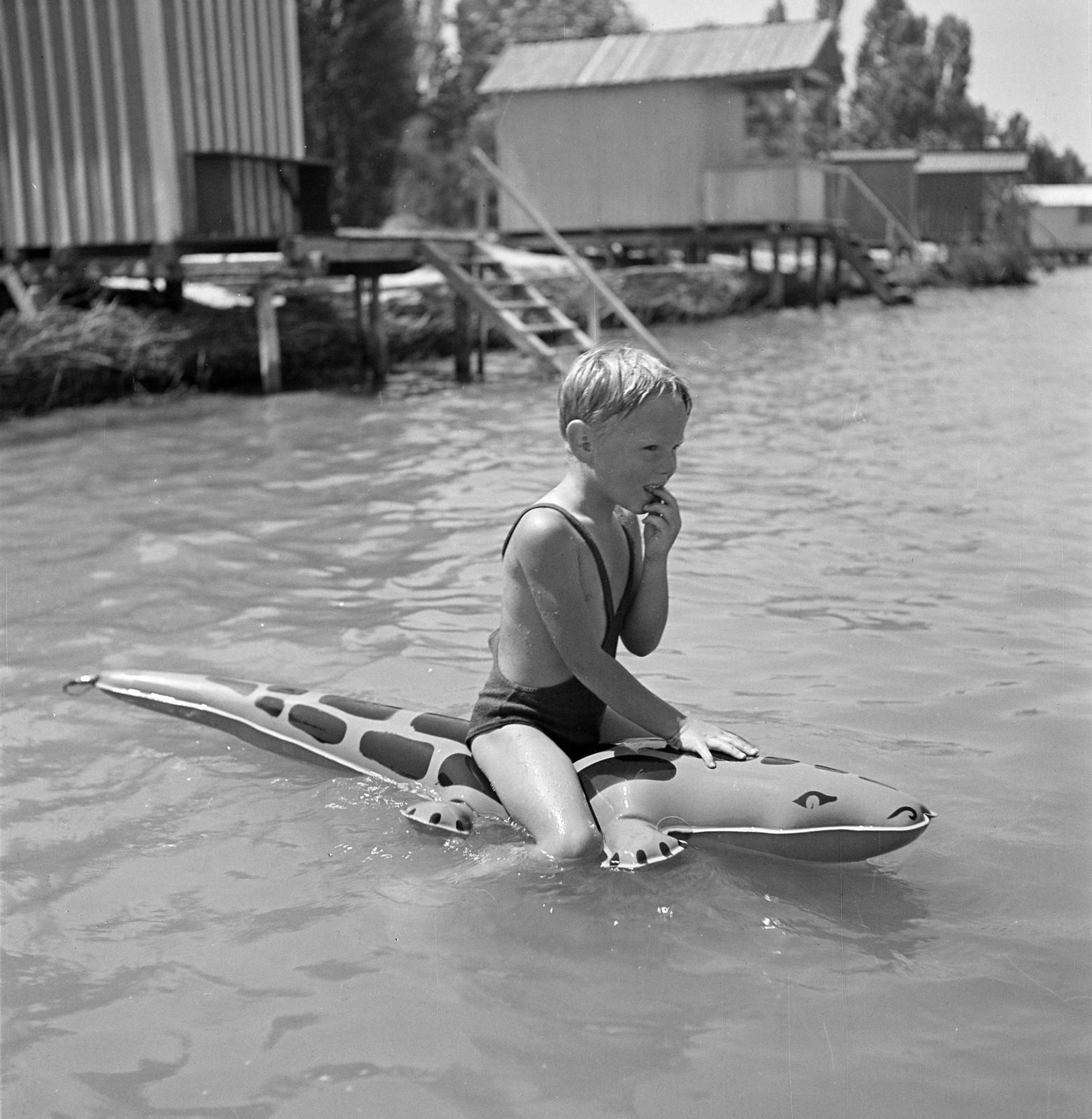 1939, Kieselbach Tamás, kid, changing cabin, bathing, Fortepan #286412