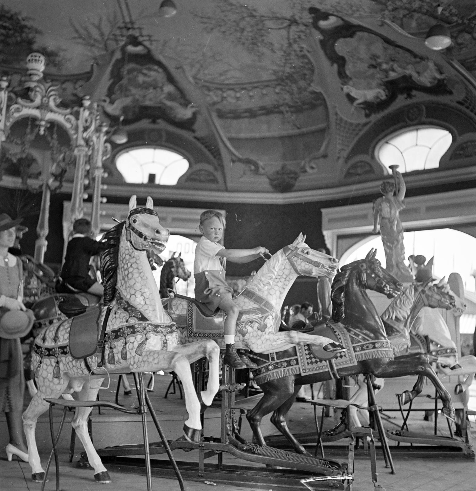 1940, Kieselbach Tamás, hobby horse, carousel, Fortepan #286418