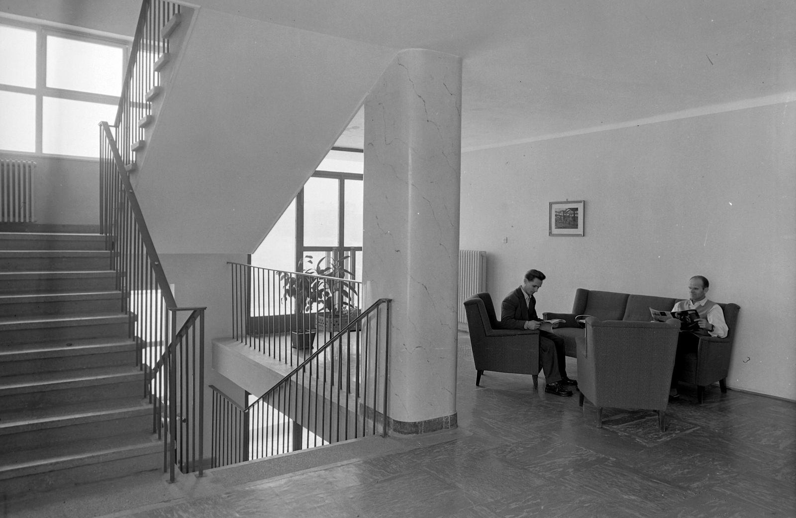 Hungary, Komló, a bányász legényszálló lépcsőháza., 1963, Építésügyi Dokumentációs és Információs Központ, VÁTI, furniture, workers' hostel, Fortepan #28650