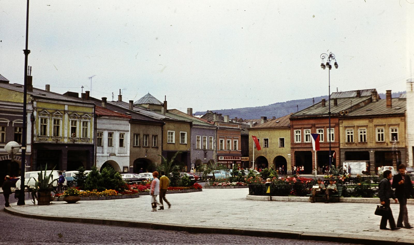Slovakia, Žilina, Mariánske námestie., 1973, Kozák, colorful, Czechoslovakia, Fortepan #286537