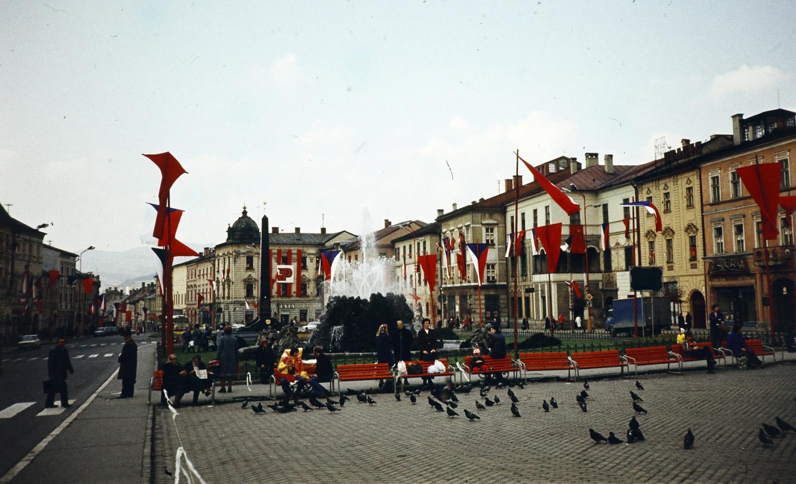 Szlovákia, Besztercebánya, Szlovák Nemzeti Felkelés (Slovenského národného povstania) tér (egykor IV. Béla király tér),, 1973, Kozák, színes, Csehszlovákia, Fortepan #286542