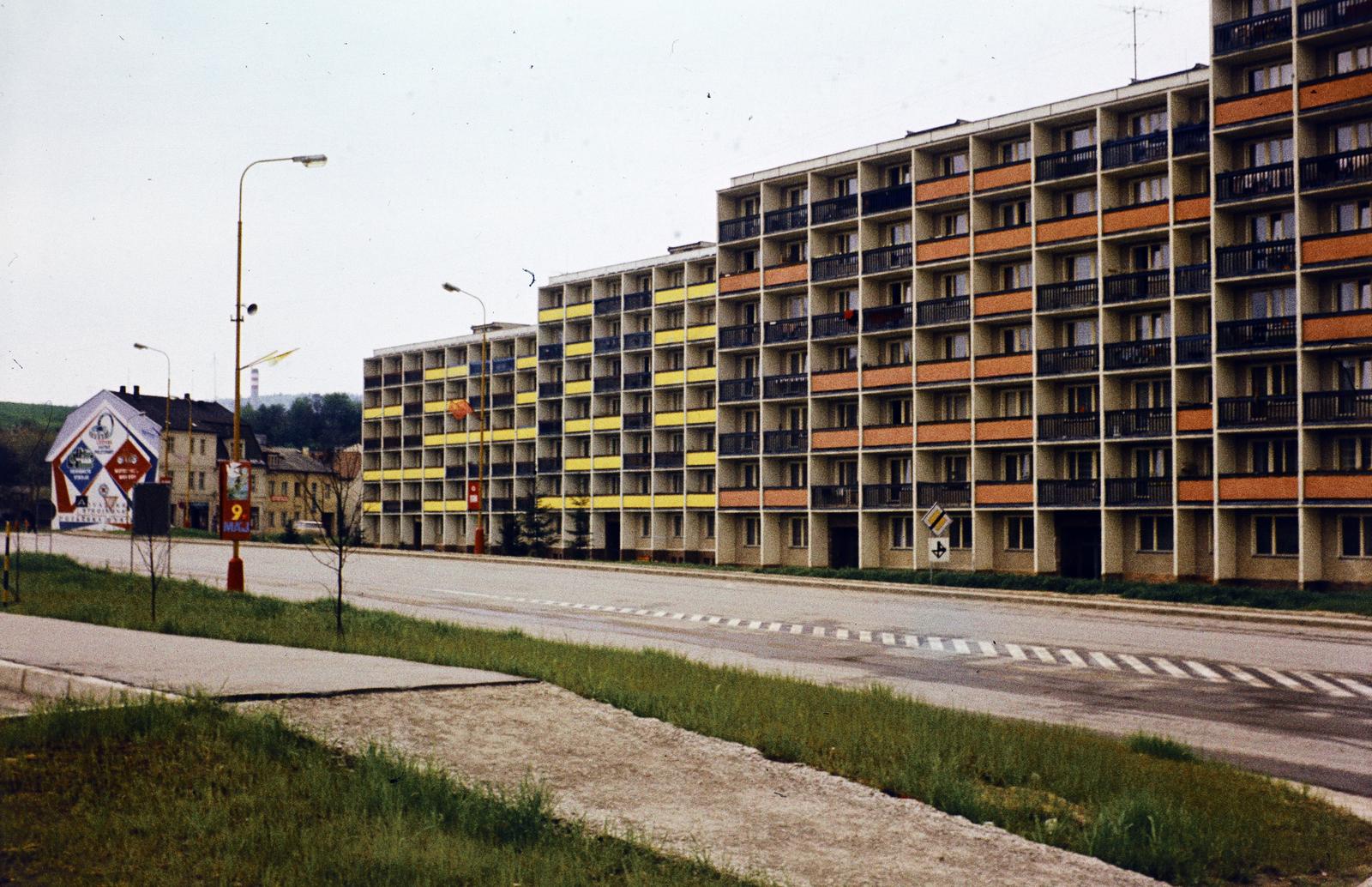 Szlovákia, Vágbeszterce, ulica Štúrova, balra az ulica Milana Rastislava Štefánika., 1973, Kozák, Fortepan #286556