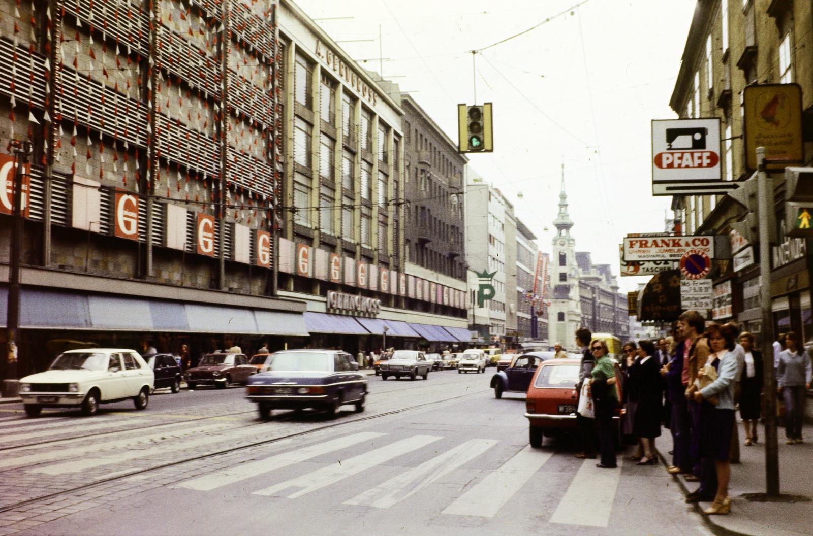 Austria, Vienna, Mariahilfer Straße a Kirchengasse kereszteződésénél. Szemben a Stiftskirche., 1973, Kozák, colorful, Fortepan #286559