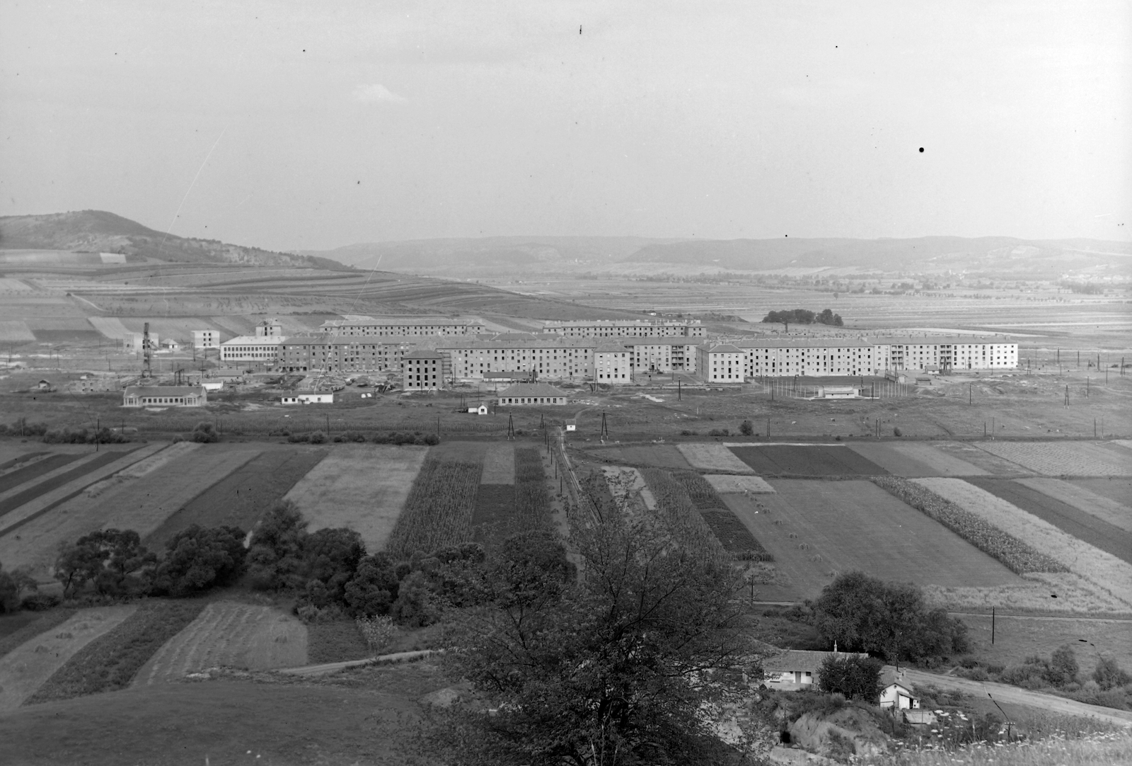 Magyarország, Kazincbarcika, az épülő város látképe a Nagy-Bondor felől., 1958, Építésügyi Dokumentációs és Információs Központ, VÁTI, látkép, Fortepan #28656