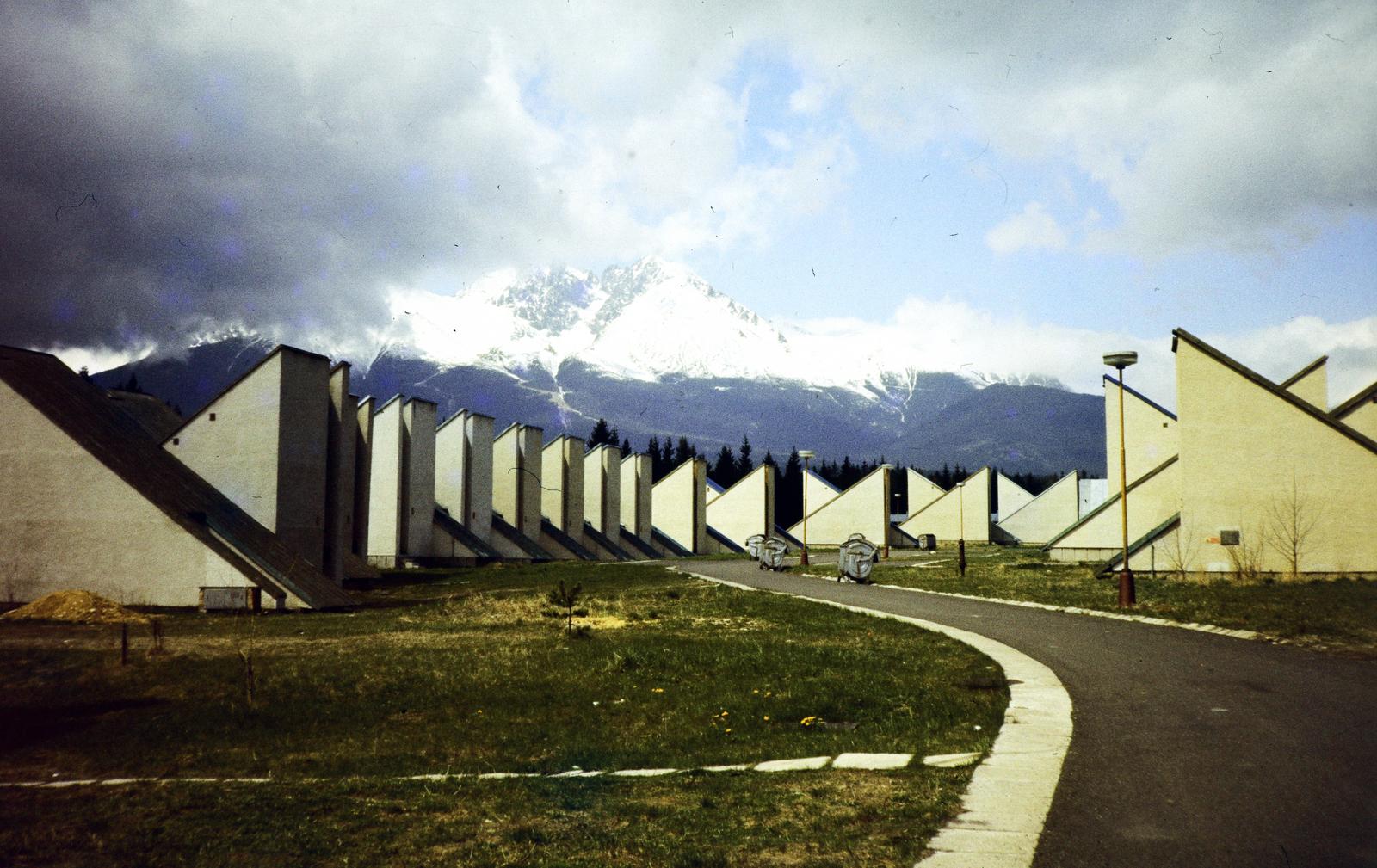 Slovakia, High Tatras, Tatranská Lomnicá, autós kemping., 1976, Kozák, colorful, Czechoslovakia, Fortepan #286590