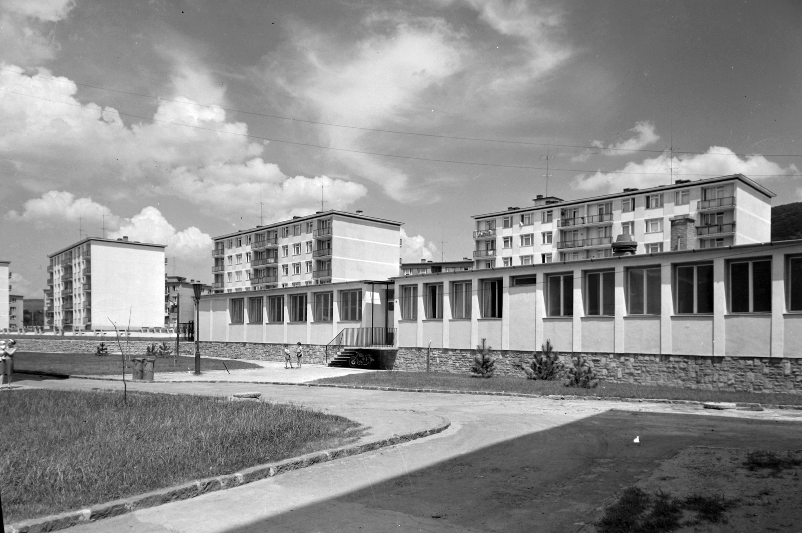 Hungary, Tata-Tóváros, Újvárosi lakótelep, Kőrösi Csoma Sándor tér, óvoda., 1965, Építésügyi Dokumentációs és Információs Központ, VÁTI, blocks, nursery, Fortepan #28660