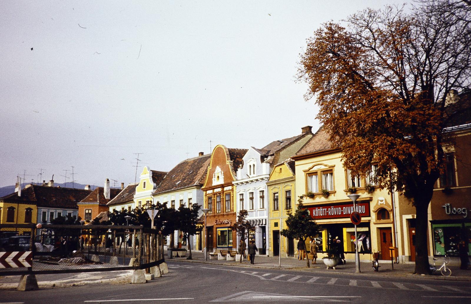 Hungary, Kőszeg, Fő (Köztársaság) tér a Kossuth Lajos utca torkolata felől., 1980, Kozák, colorful, Fortepan #286622