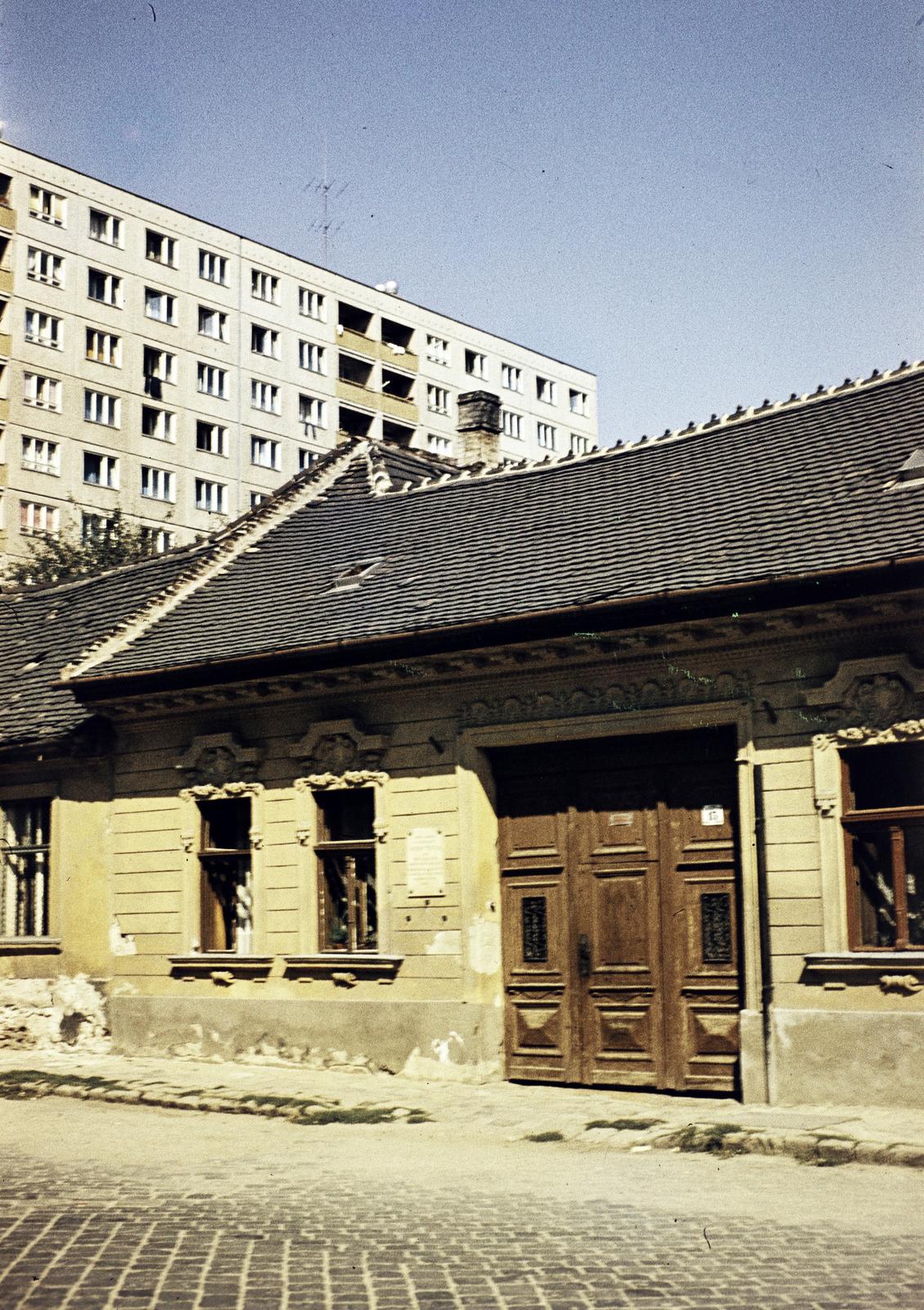 Hungary, Óbuda, Budapest III., Korona (Dugovics Titusz) tér, Krúdy-ház (később a Magyar Kereskedelmi és Vendéglátóipari Múzeum épülete)., 1978, Kozák, Budapest, colorful, Fortepan #286627