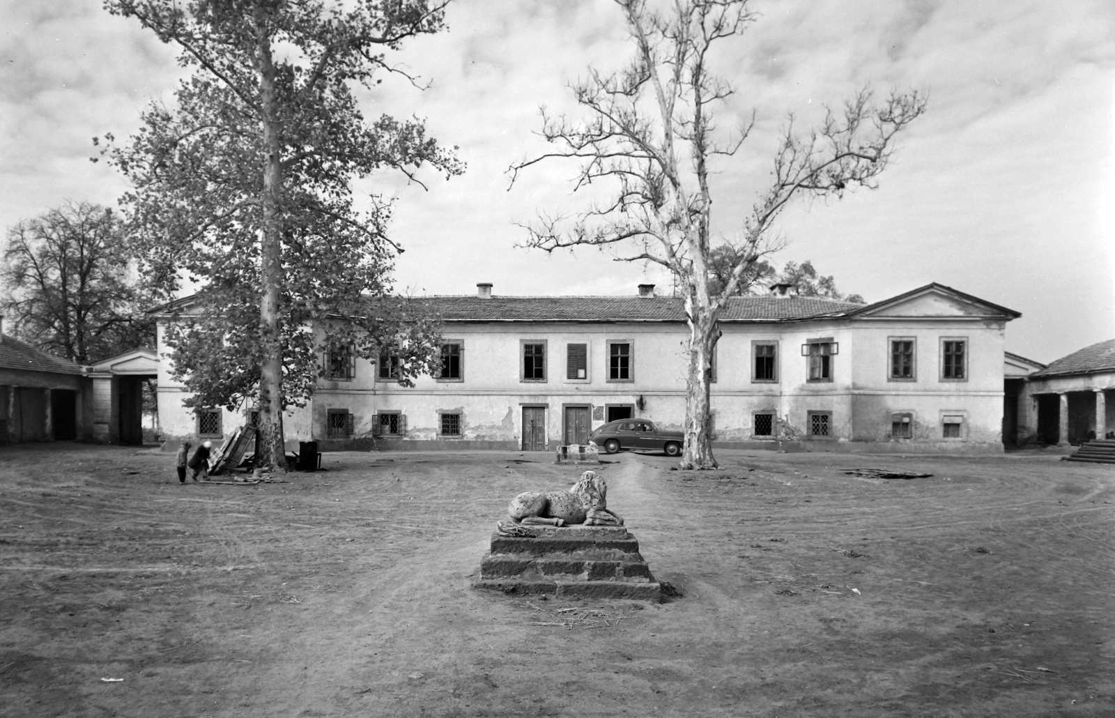 Hungary, Tarnaörs, Orczy-kastély., 1962, Építésügyi Dokumentációs és Információs Központ, VÁTI, lion, Fortepan #28664