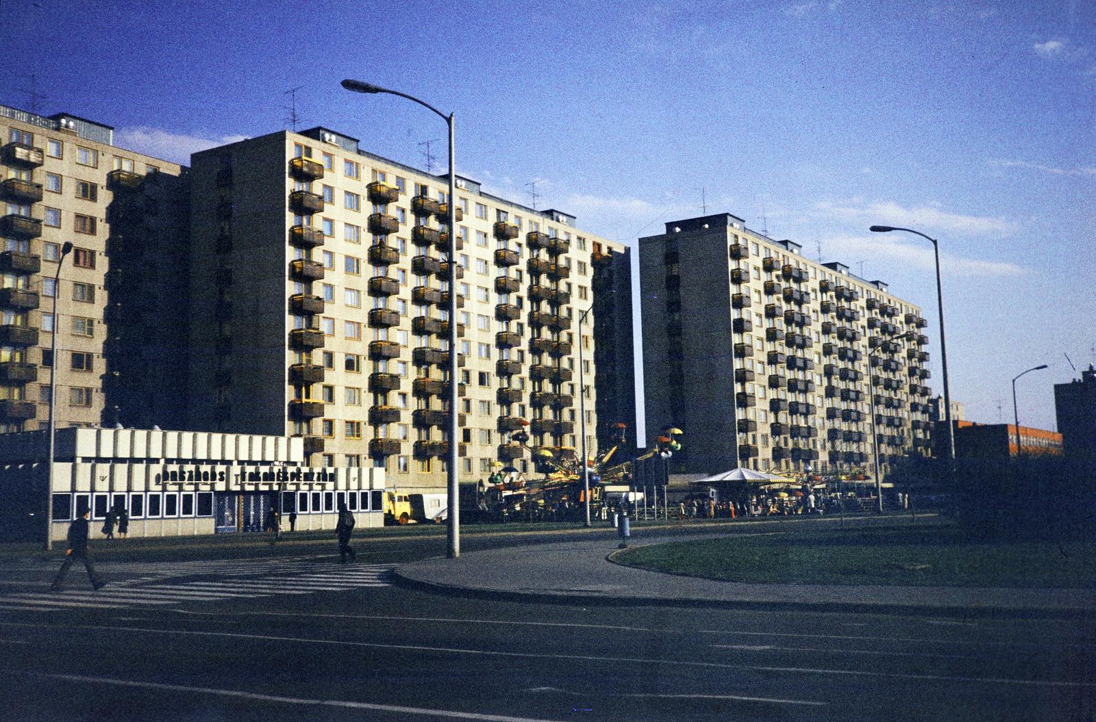 Hungary, Szolnok, Jubileum tér., 1981, Kozák, colorful, Fortepan #286654
