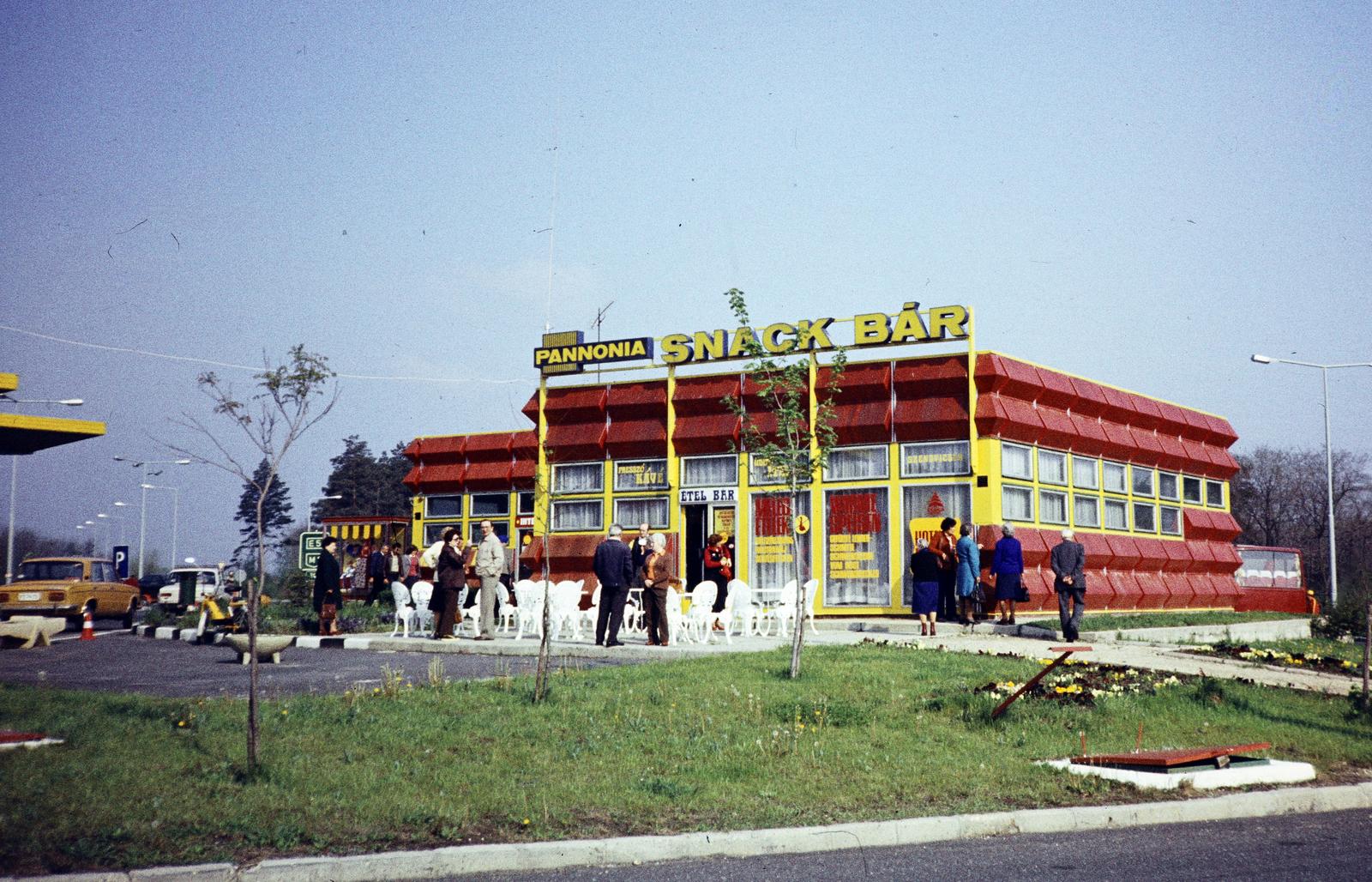 Hungary, Tata, Remeteségpuszta, a Remeteségi pihenőhely az M1-es autópálya mellett., 1980, Kozák, colorful, Fortepan #286660