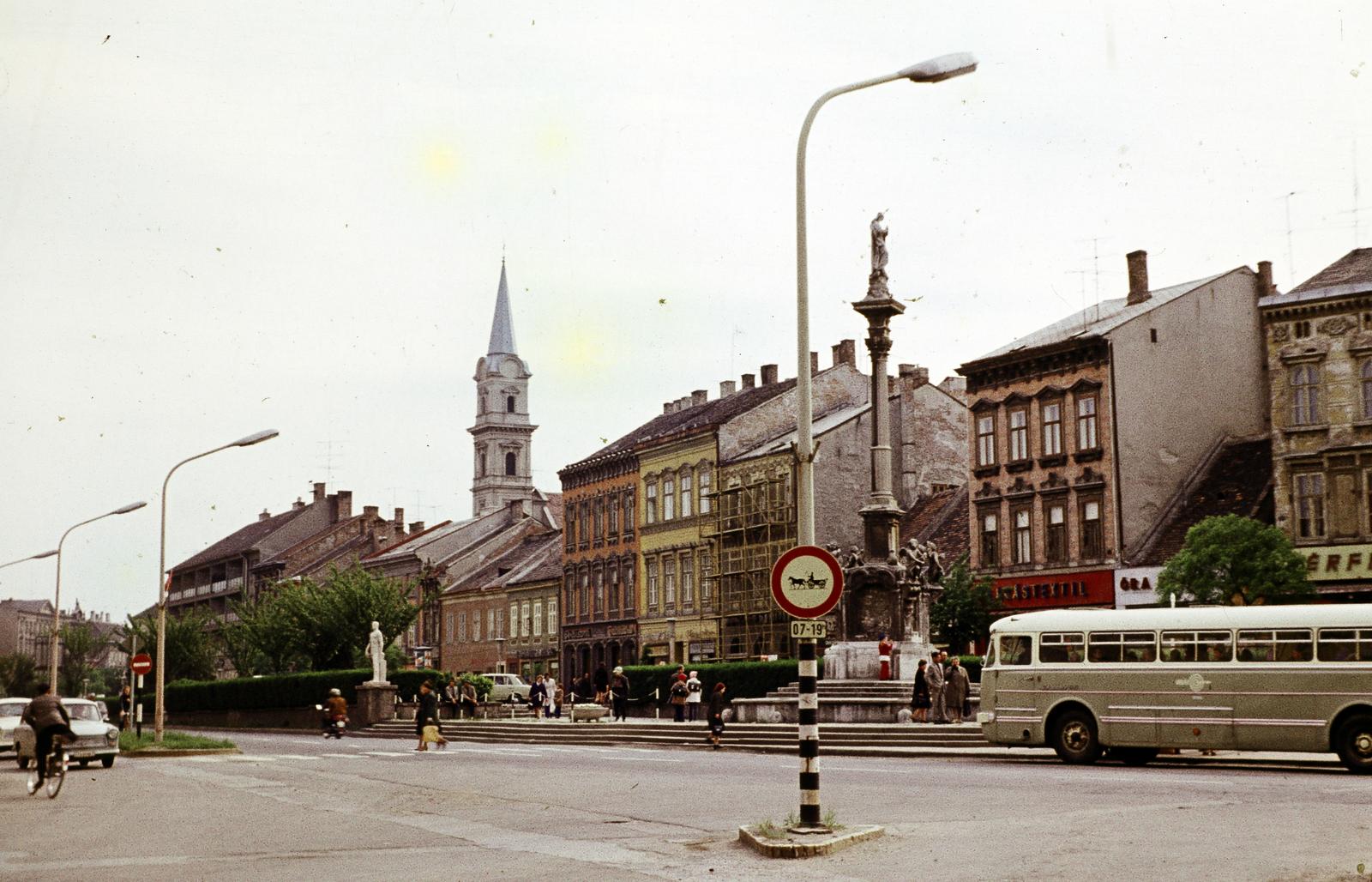 Hungary, Sopron, Várkerület az Ikvahíd utca felől, jobbra a Mária-oszlop, háttérben a Szent György-templom tornya., 1974, Kozák, colorful, Fortepan #286681