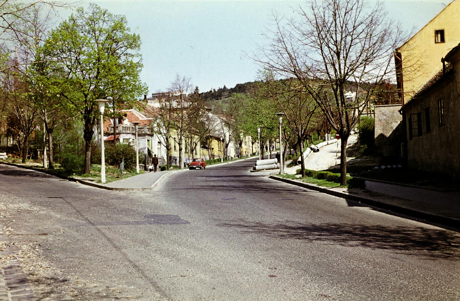 Hungary, Pécs, Hunyadi János utca, balra a Kaposvári út, jobbra a Péter utcában folyik a csőfektetés., 1972, Kozák, colorful, Fortepan #286684