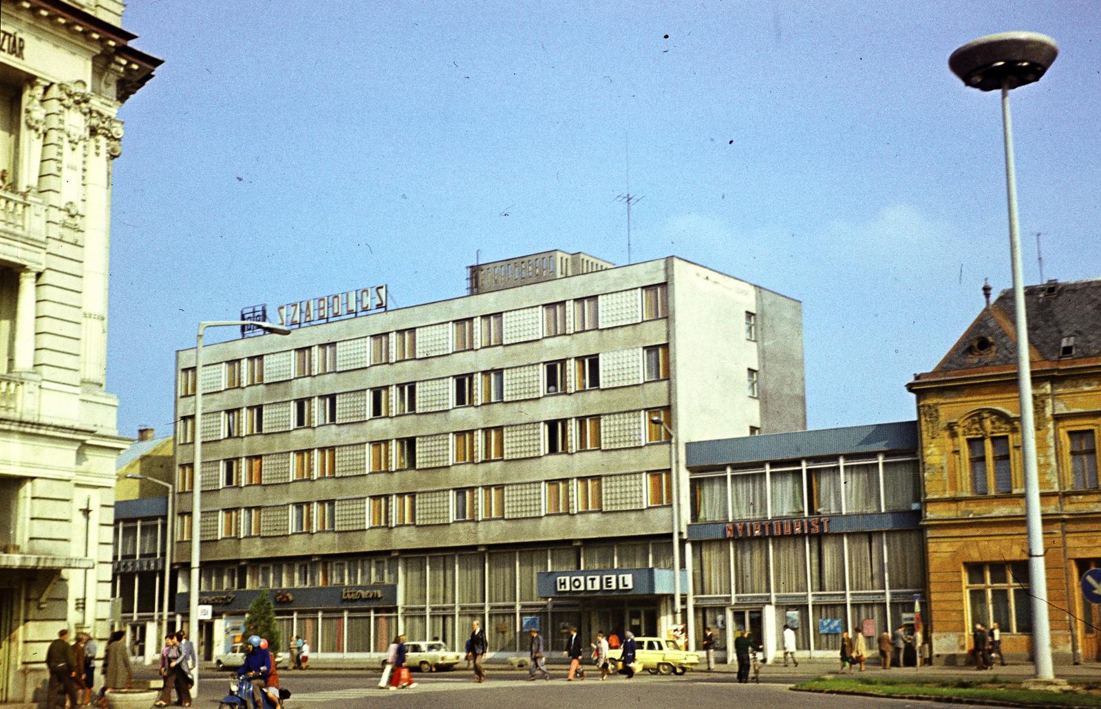 Hungary, Nyíregyháza, Dózsa György út, Szabolcs hotel., 1983, Kozák, colorful, Fortepan #286694